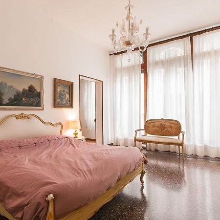 Appartamento Dei Frari Veneţia Cameră foto