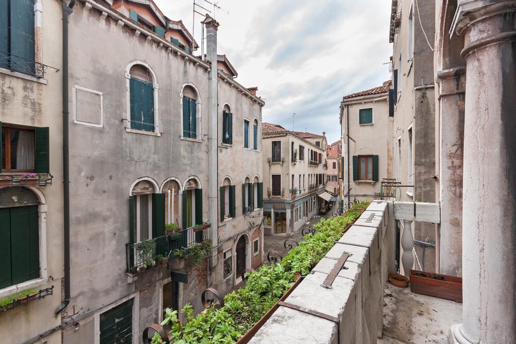 Appartamento Dei Frari Veneţia Cameră foto