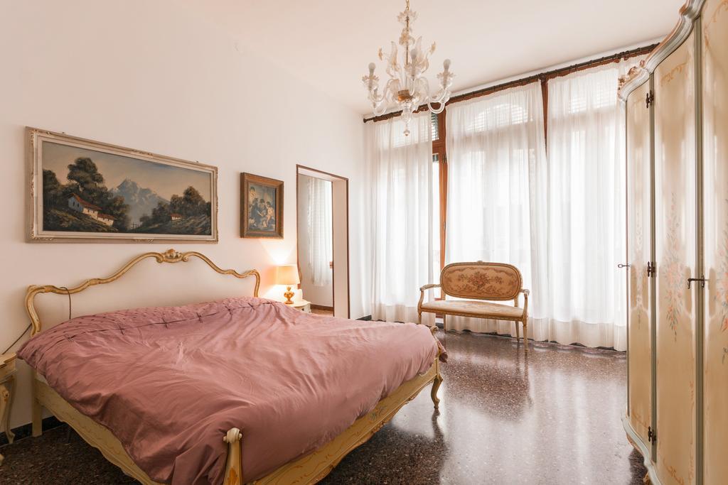 Appartamento Dei Frari Veneţia Cameră foto
